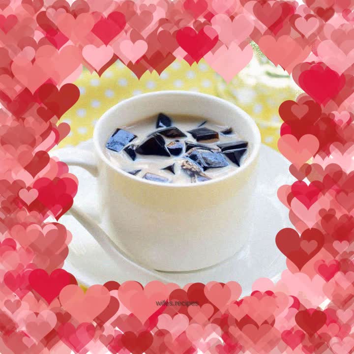 Homemade no-additive summer drink --- grass jelly honey