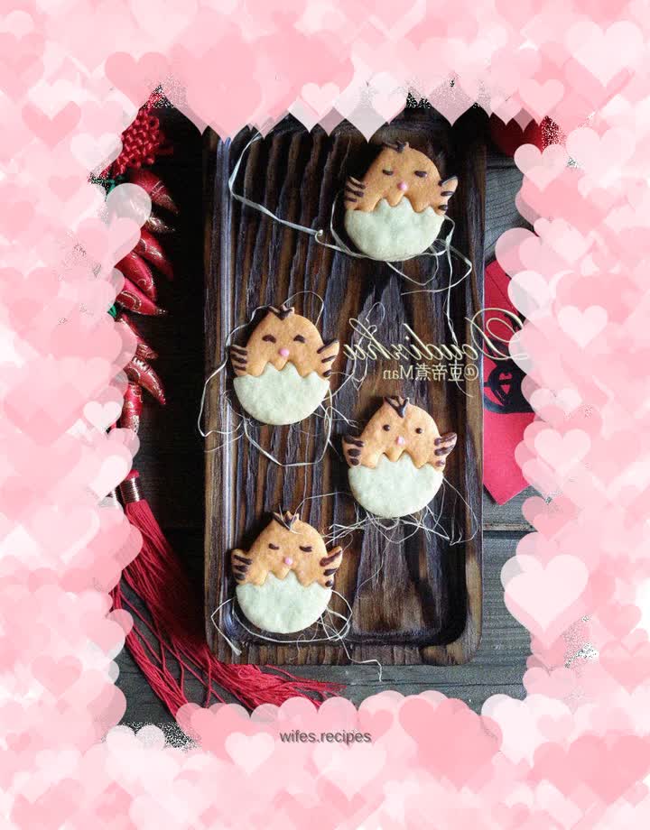 Golden rooster breaks at dawn