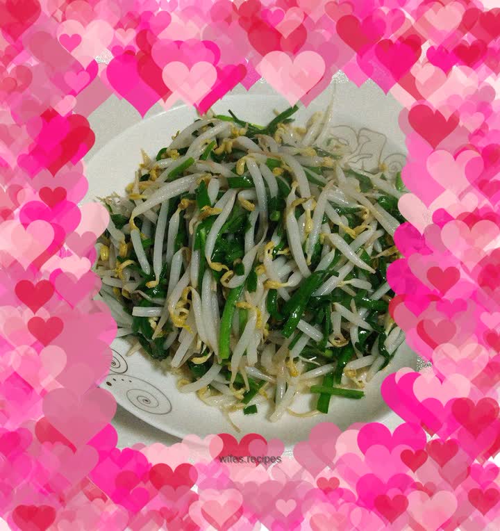 Stir-fried mung bean sprouts and leeks