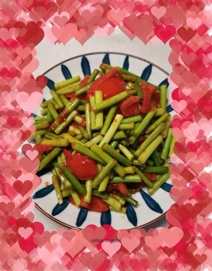 Stir-fried tomatoes and garlic