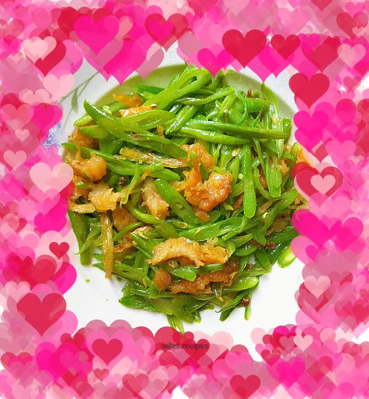 Dried shrimp wrapped in kidney beans