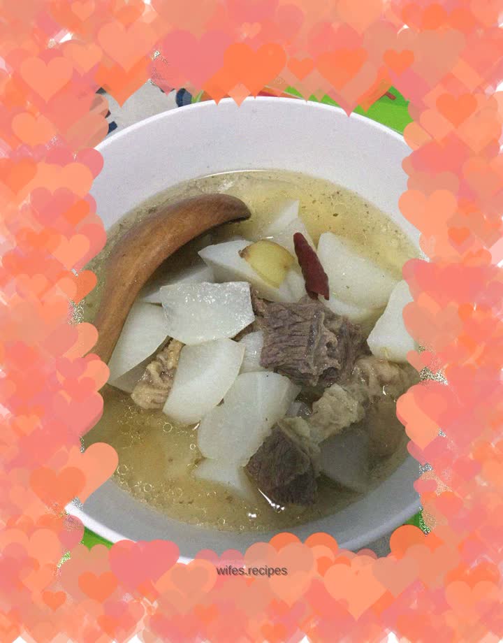 Beef brisket and radish soup
