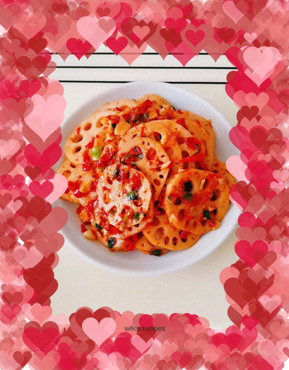 Chopped pepper and lotus root slices