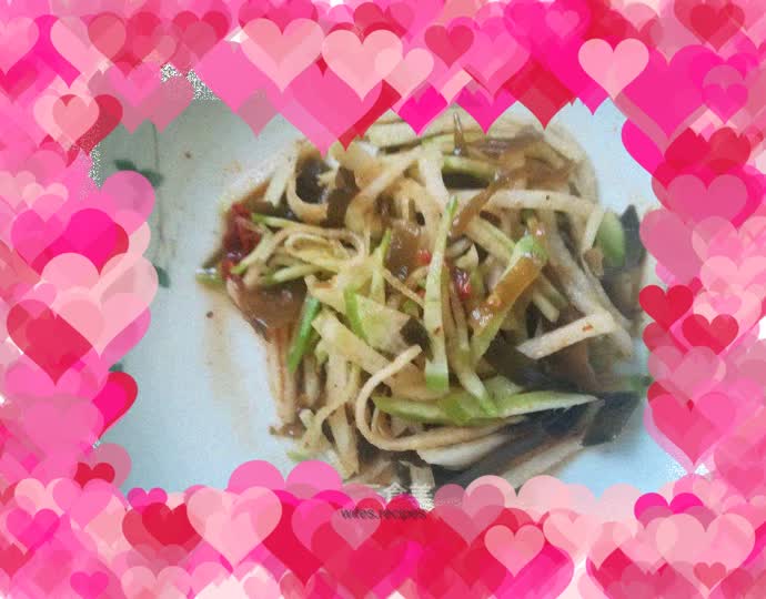 Cold shredded kelp and green radish