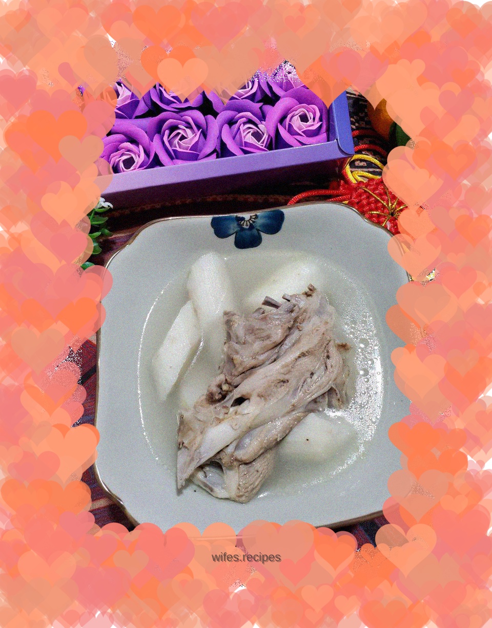 Duck skeleton stewed with yam