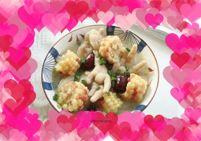 Warm spring soup, red dates, corn and chicken feet soup, the fragrance is so delicious!