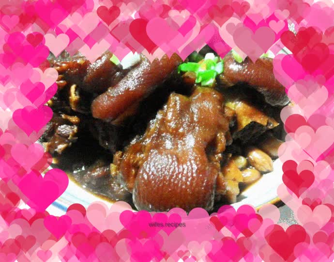 Braised pork trotters