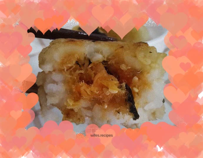 Meat floss rice balls
