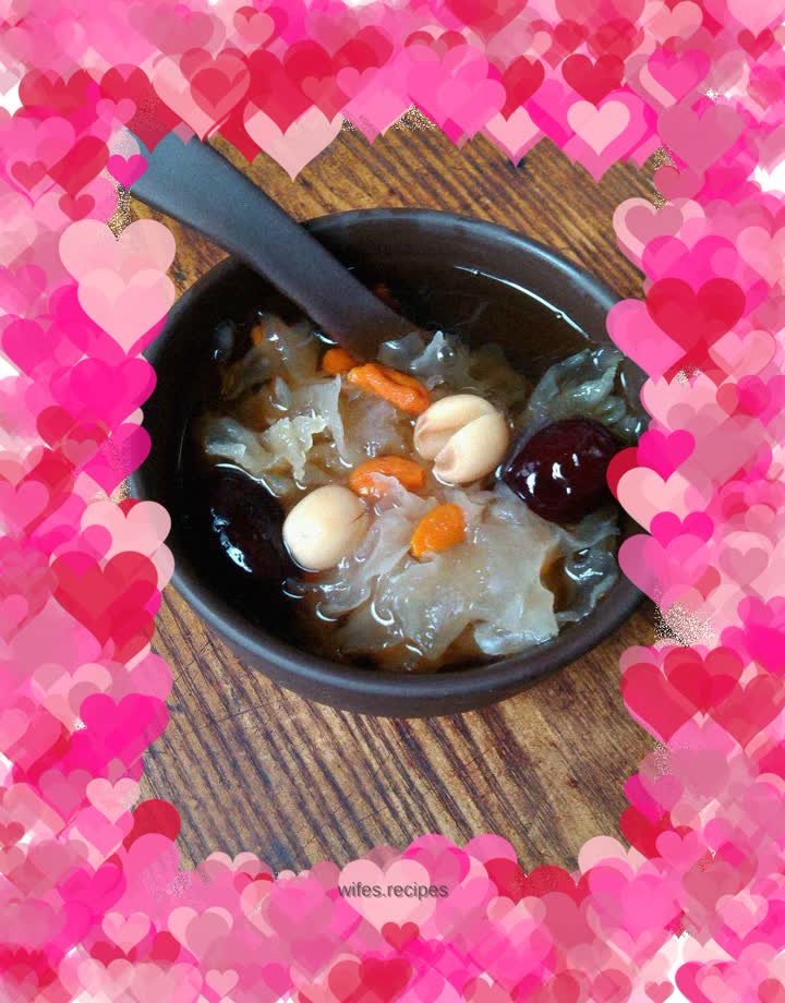 Tremella and Lotus Seed Soup