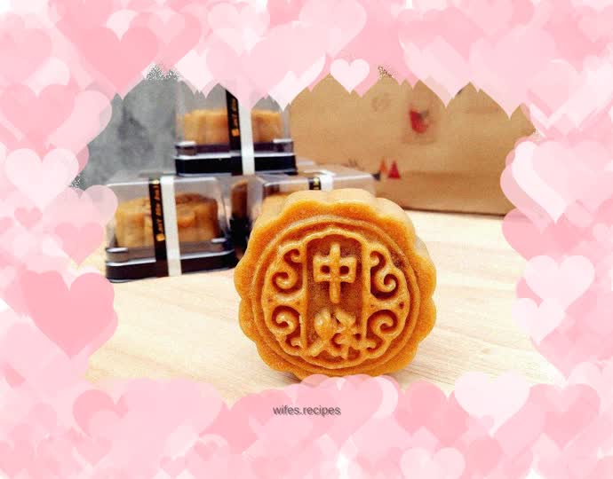 Cantonese style egg yolk mooncake