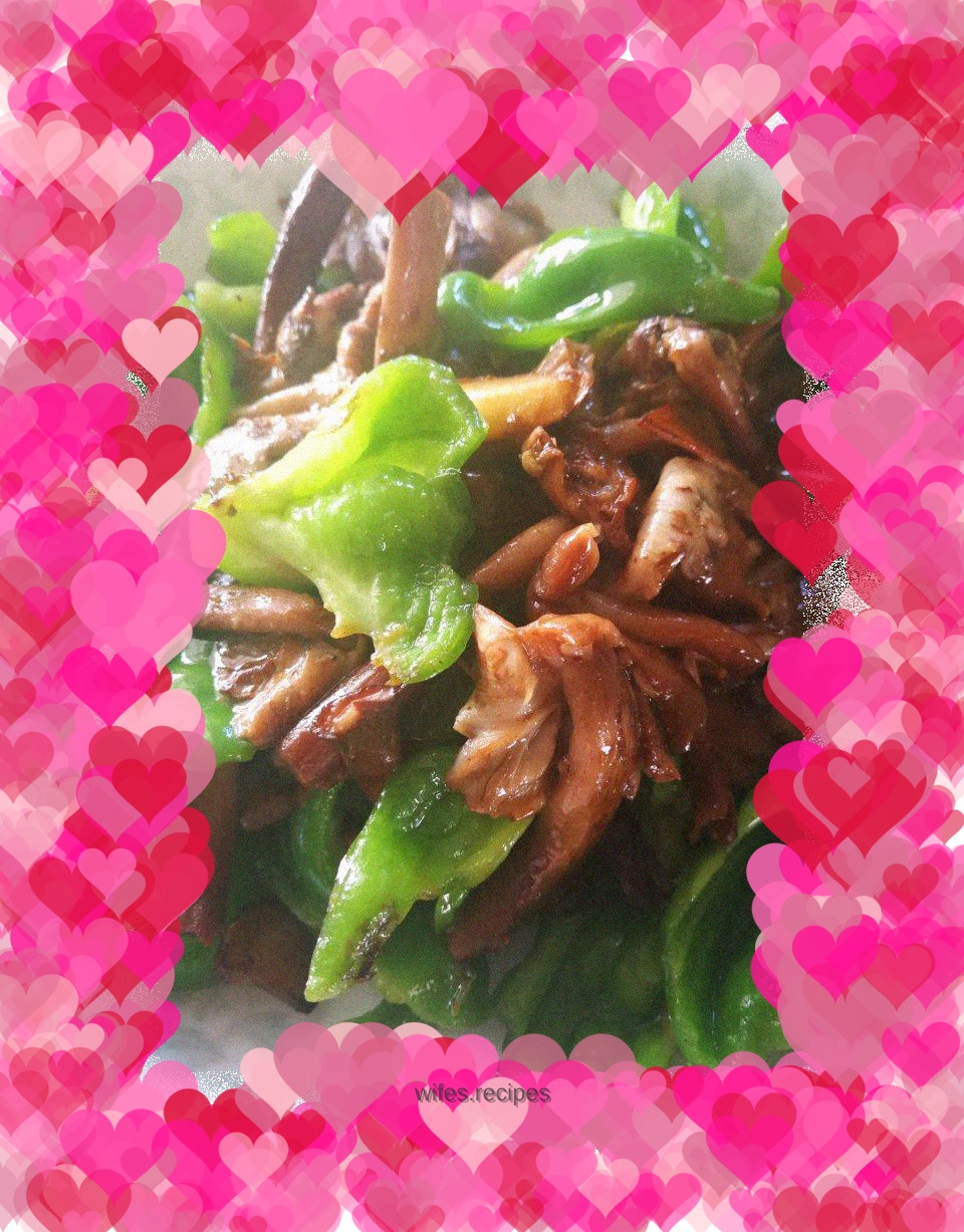 Stir-fried green peppers with wild mushrooms