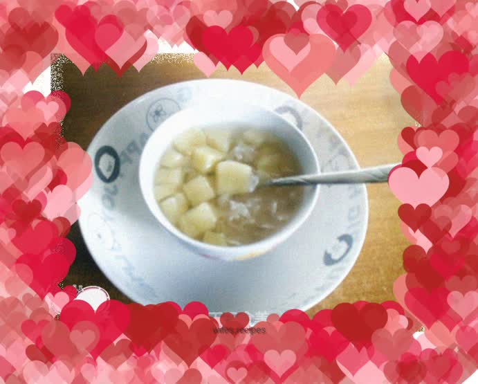 Tremella and apple soup