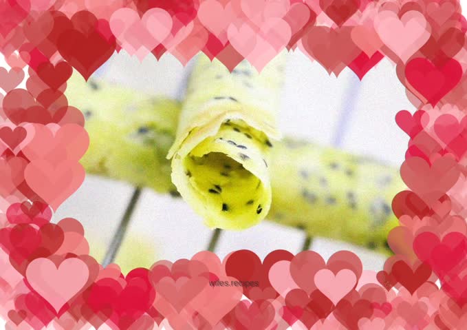 Sesame egg roll baby food supplement, egg + milk + cooked black sesame