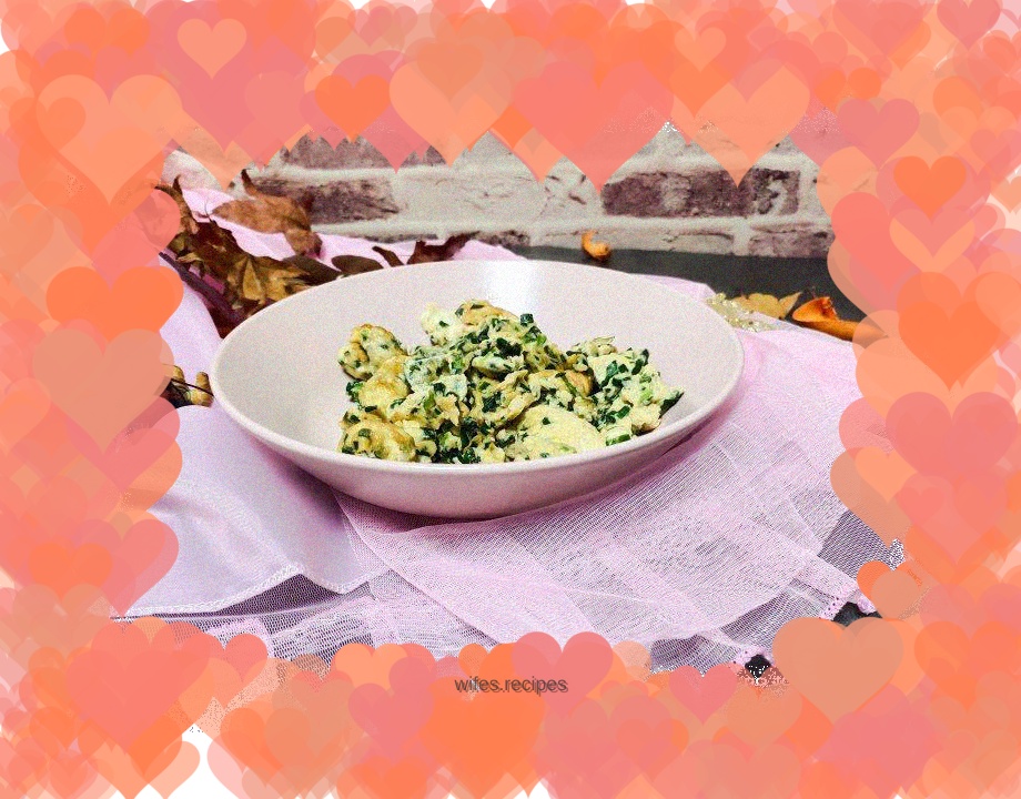 Fried eggs with chives