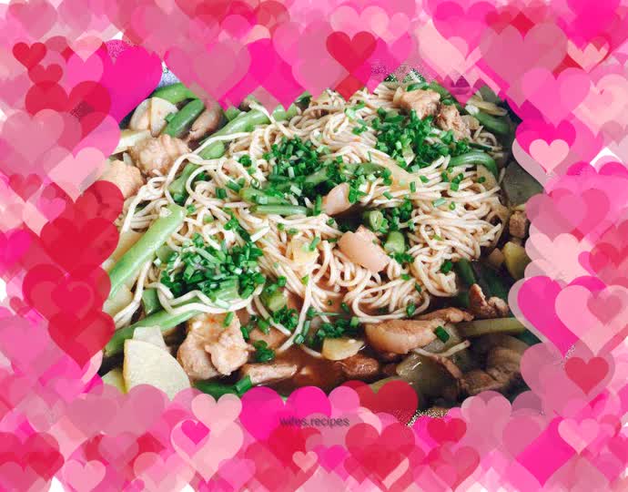 Braised noodles with green beans, potatoes and pork belly