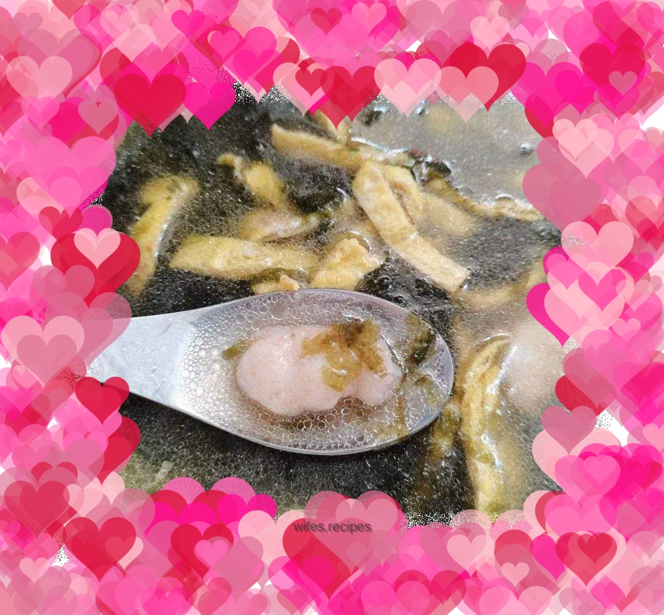 Seaweed and shrimp soup