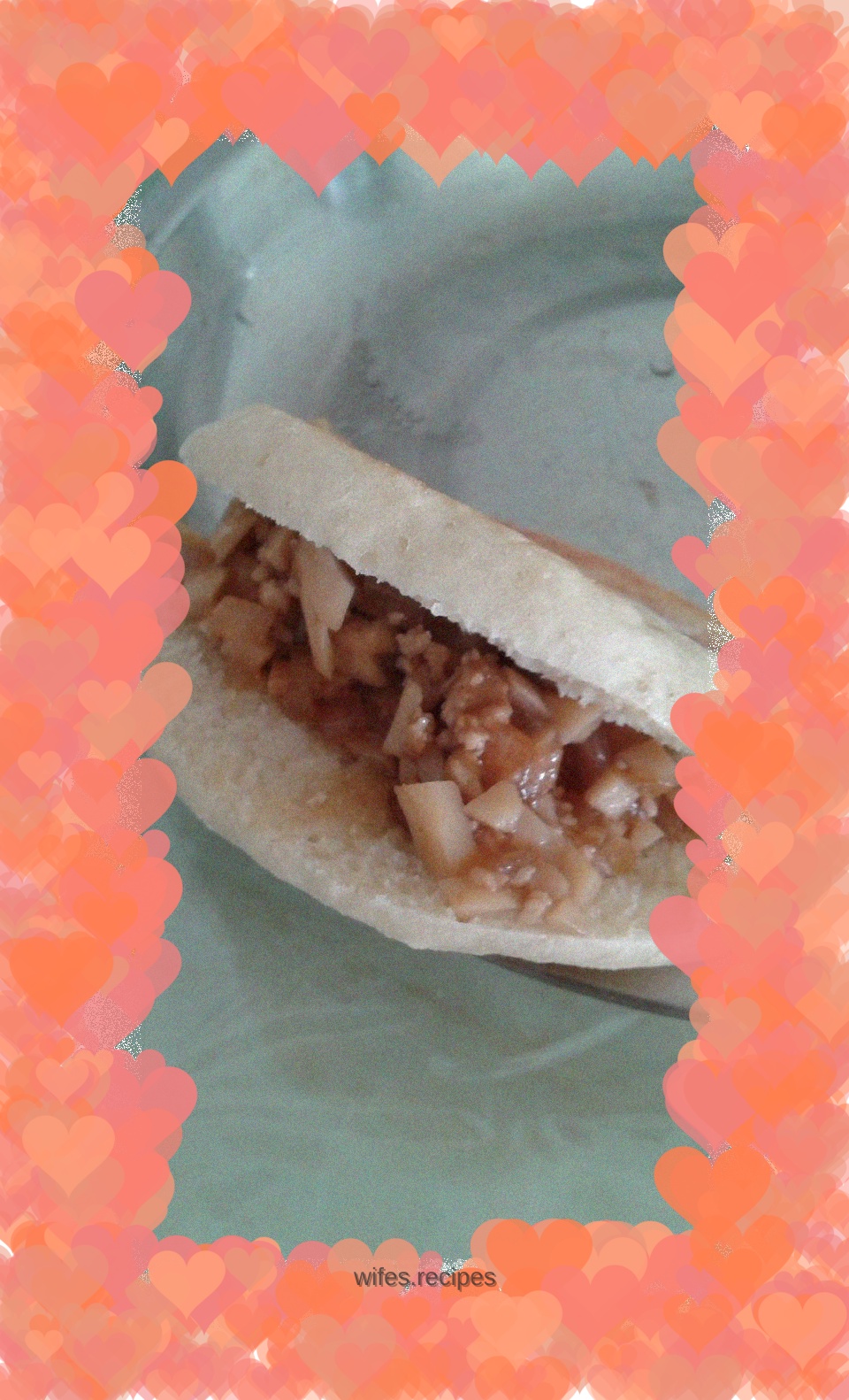 Potato noodles and meat sandwich