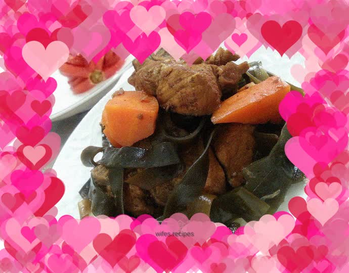 Stewed Pork Backbone with Kelp and Carrot