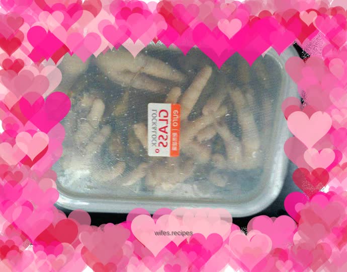 Pickled pepper chicken feet