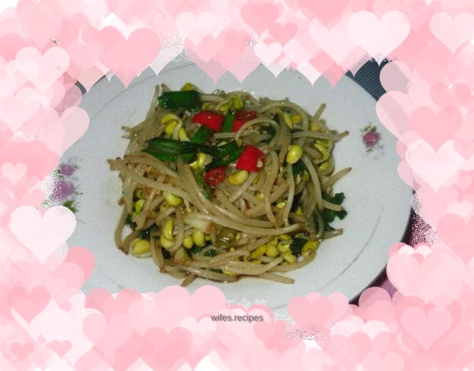 Stir-fried soybean sprouts with garlic