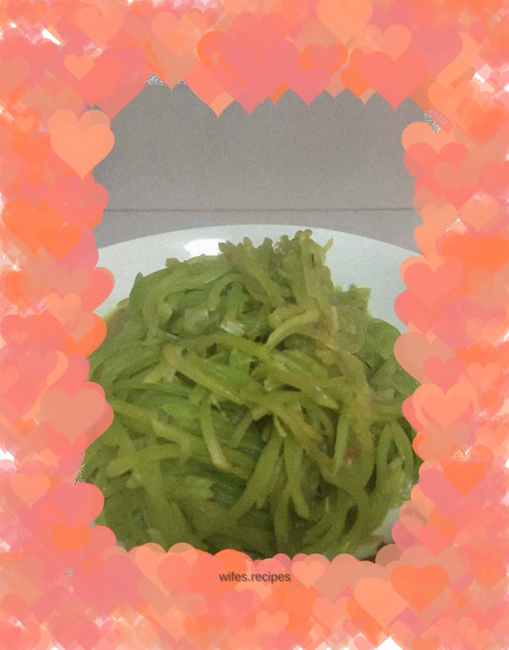 Stir-fried lettuce is the favorite of 2 and a half year old baby. It is fragrant, crispy and appetizing