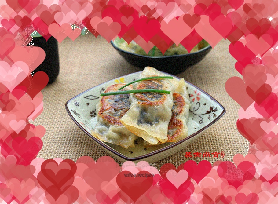 Fresh meat and fungus pot stickers