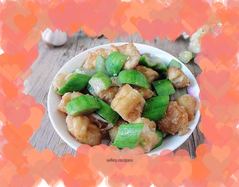 Stir-fried loofah with fried dough sticks