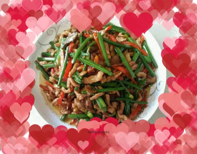 Stir-fried shredded pork with red pepper and leek flowers