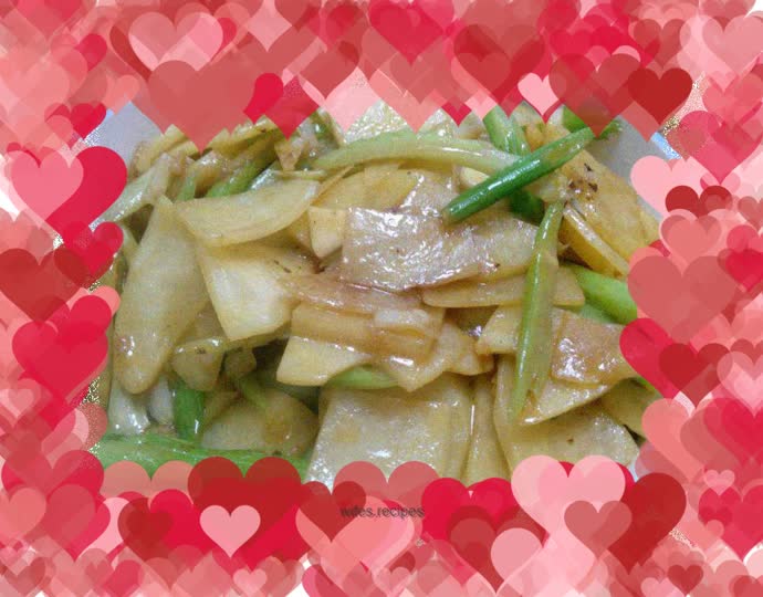 Fried potato slices with celery