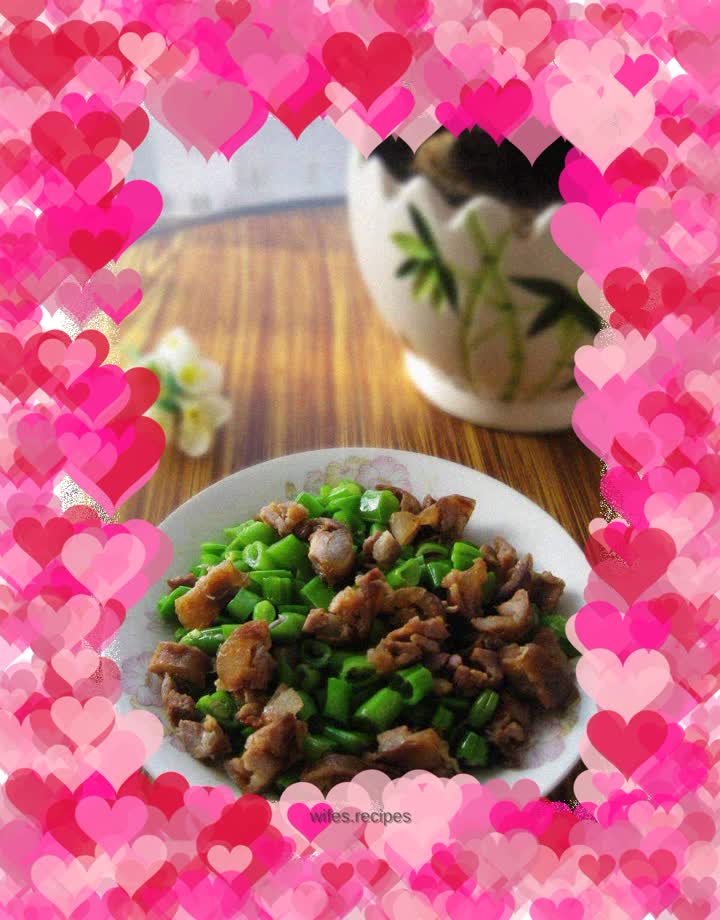 Stir-fried green beans with sausage