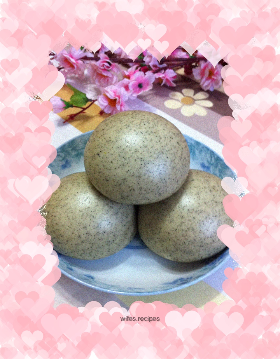 Black bean noodles steamed buns