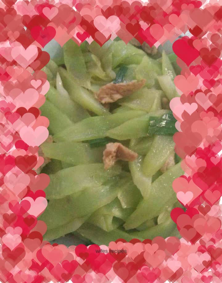 Stir-fried pork slices with lettuce