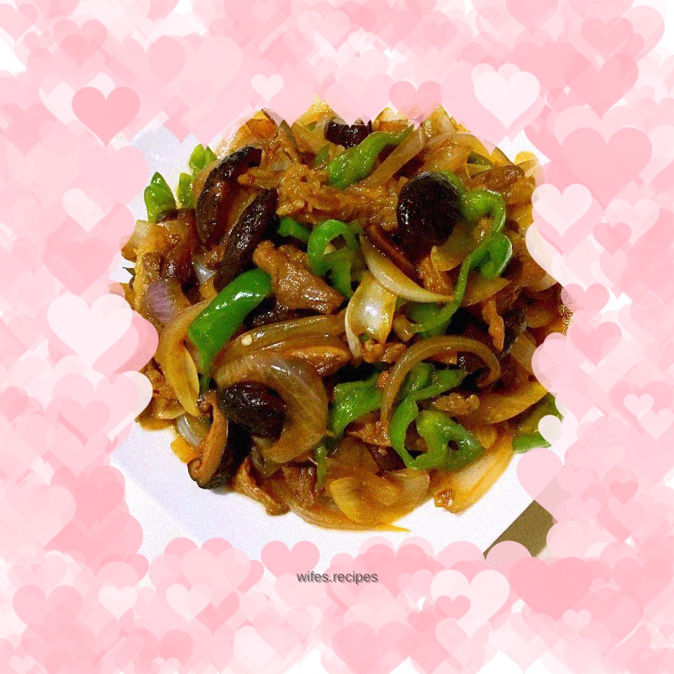 Stir-fried shredded pork with onions and mushrooms