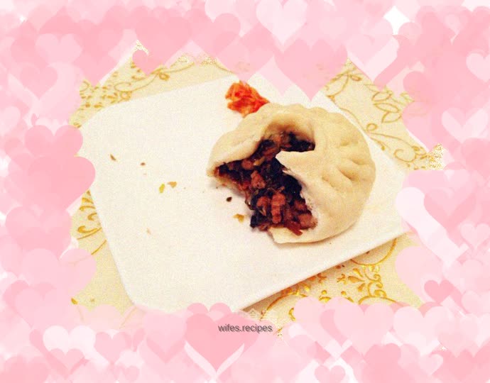 Pork buns with pickled vegetables and pickled vegetables---a nostalgic taste