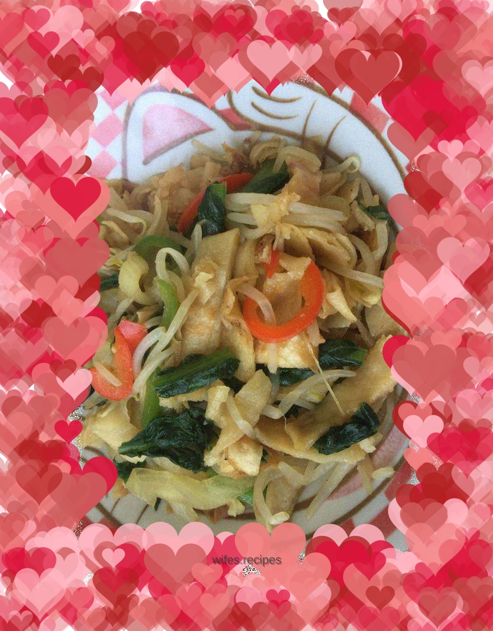 Fried pancakes with fresh vegetables