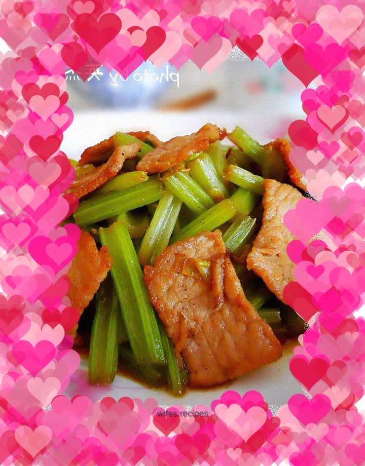 Stir-fried pork with celery