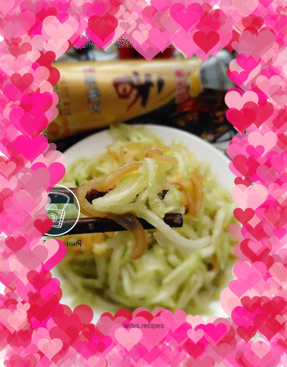 Appetizing cold dish, healthy slimming cold jellyfish and cucumber