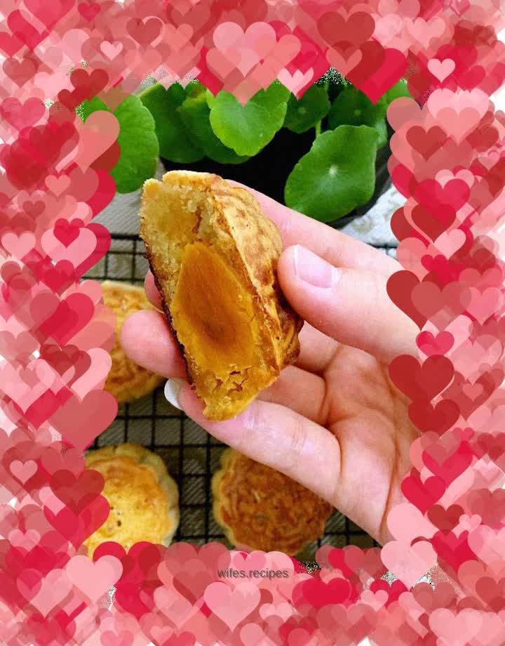 Cantonese style lotus paste and egg yolk mooncake