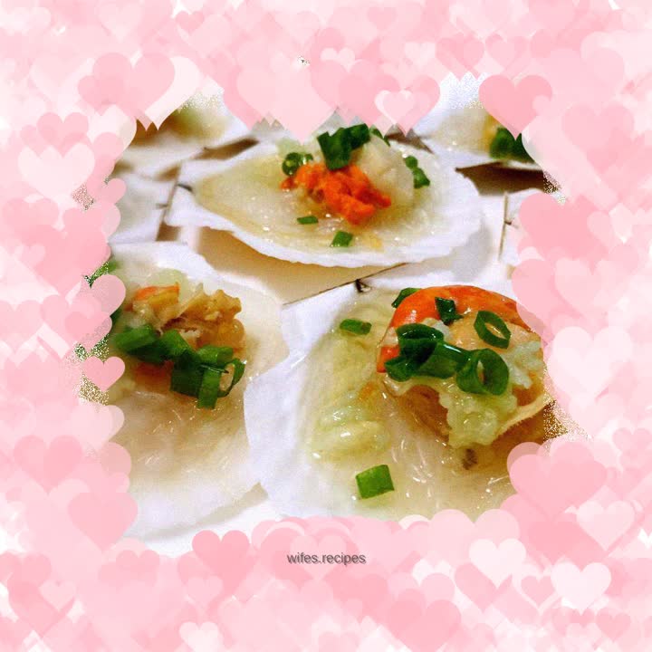 Steamed scallops with garlic vermicelli