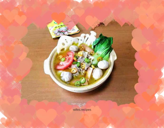 Sour soup, fat beef sauce and boiled mixed vegetables