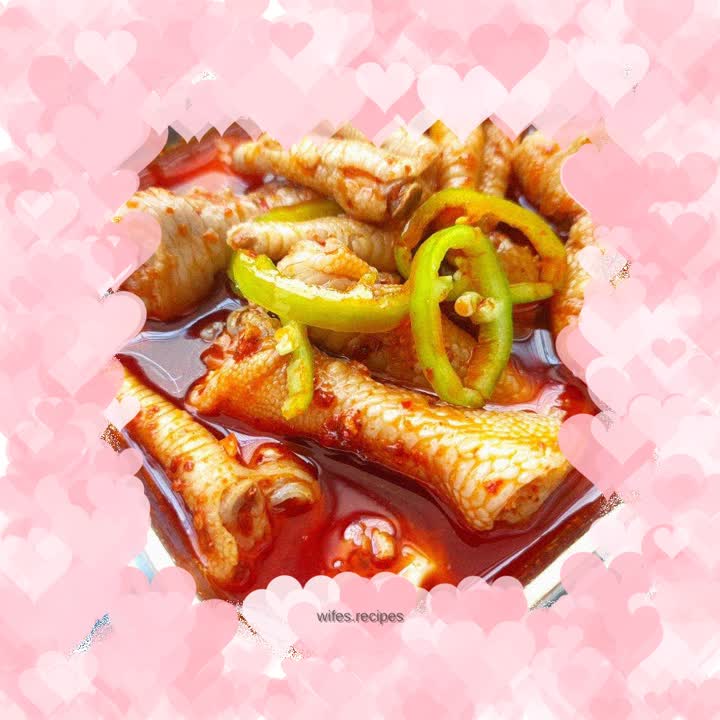 Red oil chicken feet