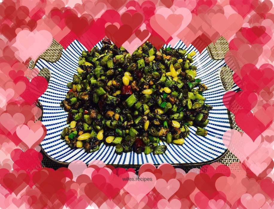 Stir-fried beans with olives, vegetables and minced meat