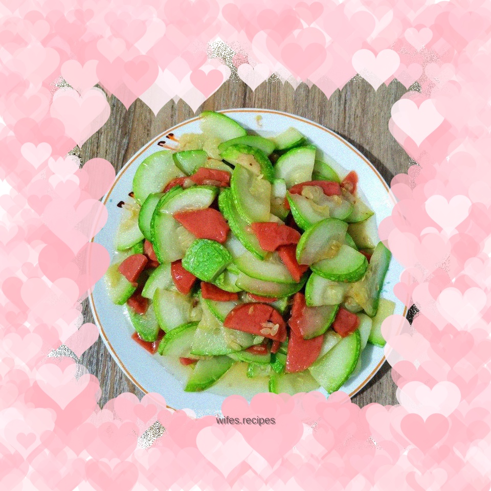 Fried zucchini with ham