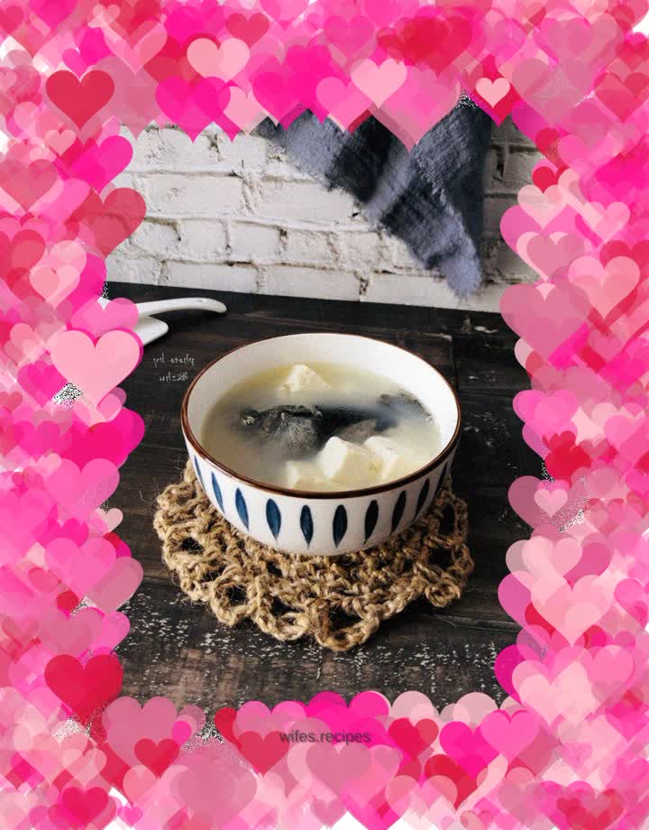 Crucian carp tofu soup