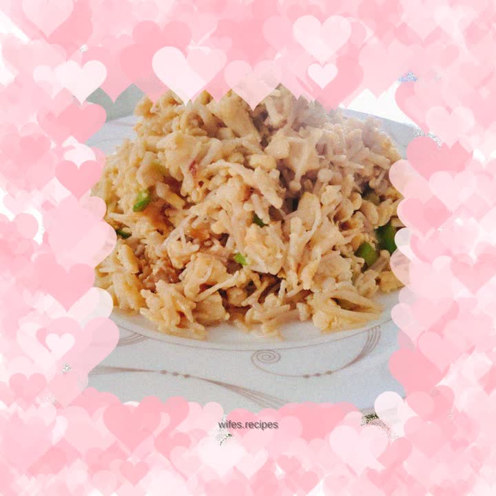 Fried eggs with enoki mushrooms