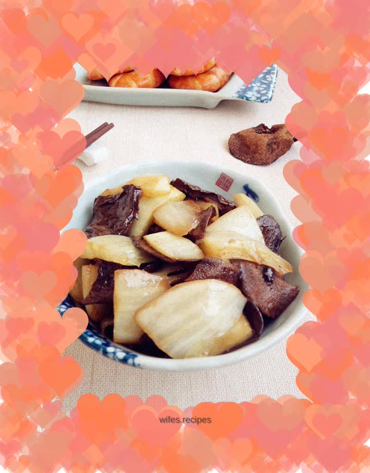 Stir-fried cabbage with hazelnut mushrooms