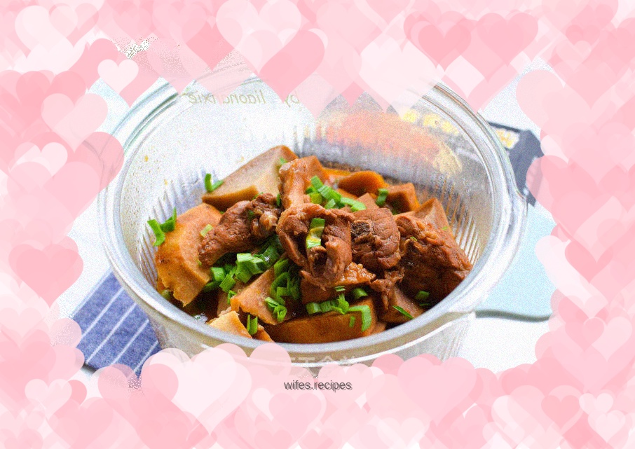 Fragrant and delicious taro braised duck