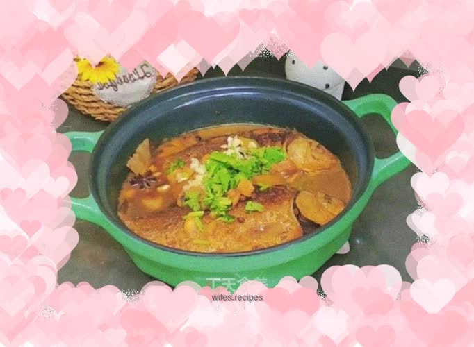 Home-cooked crucian carp