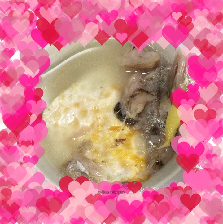 Crucian carp native egg soup