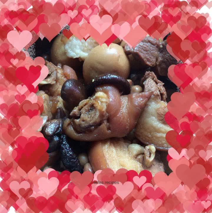 Pork trotters with mushrooms